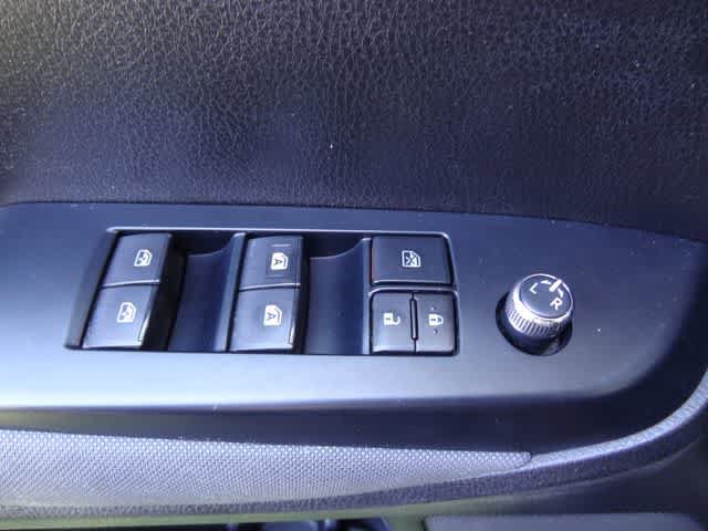 Used 2019 Toyota Highlander LE AWD/4WD image 15