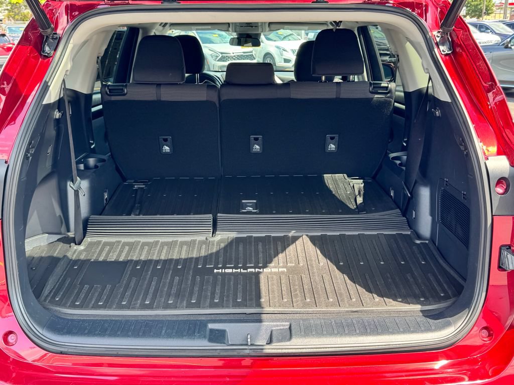 Used 2020 Toyota Highlander LE AWD/4WD image 19