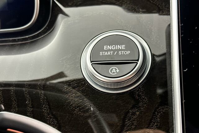 Certified 2025 Mercedes-Benz C 300 4MATIC Sedan image 25
