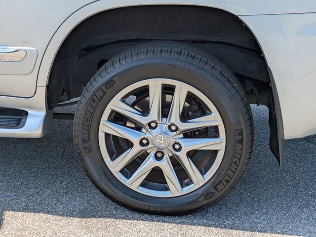 Used 2015 Lexus LX 570 4WD w/ Luxury Package image 16