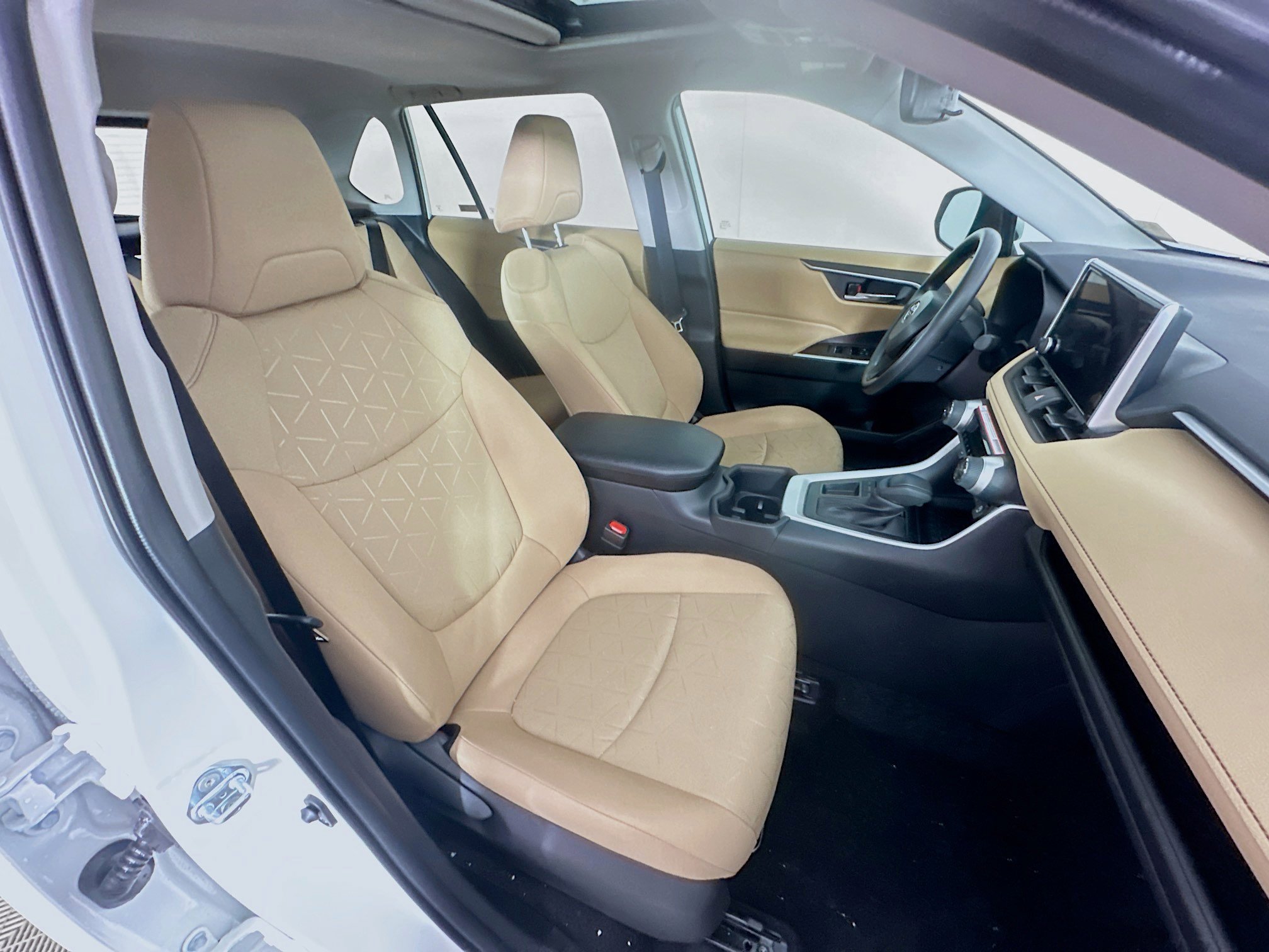 Used 2025 Toyota RAV4 XLE w/ Convenience Package image 33