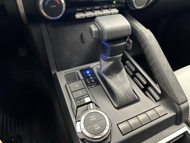 Used 2024 Toyota Tacoma SR5 AWD/4WD image 21