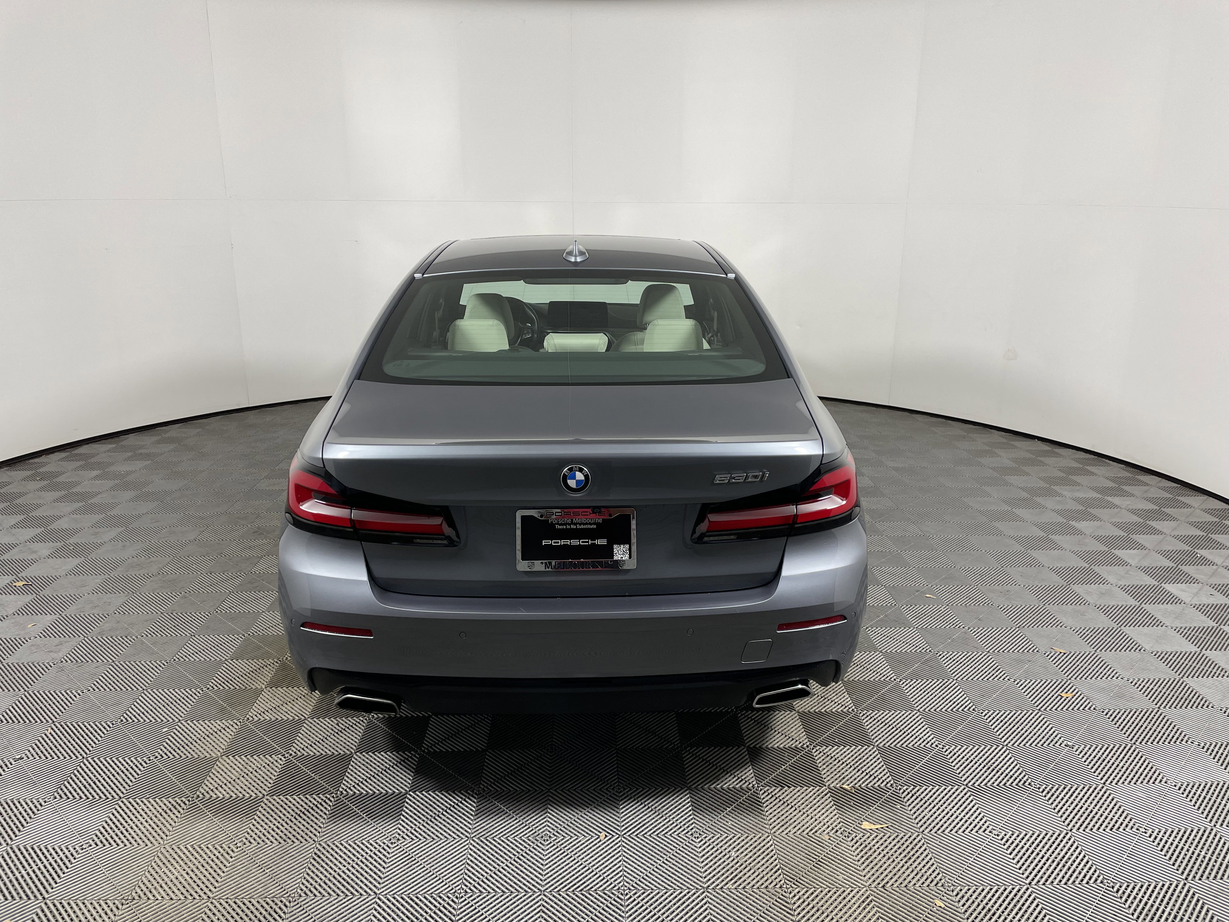 Used 2022 BMW 530i w/ Premium Package image 4