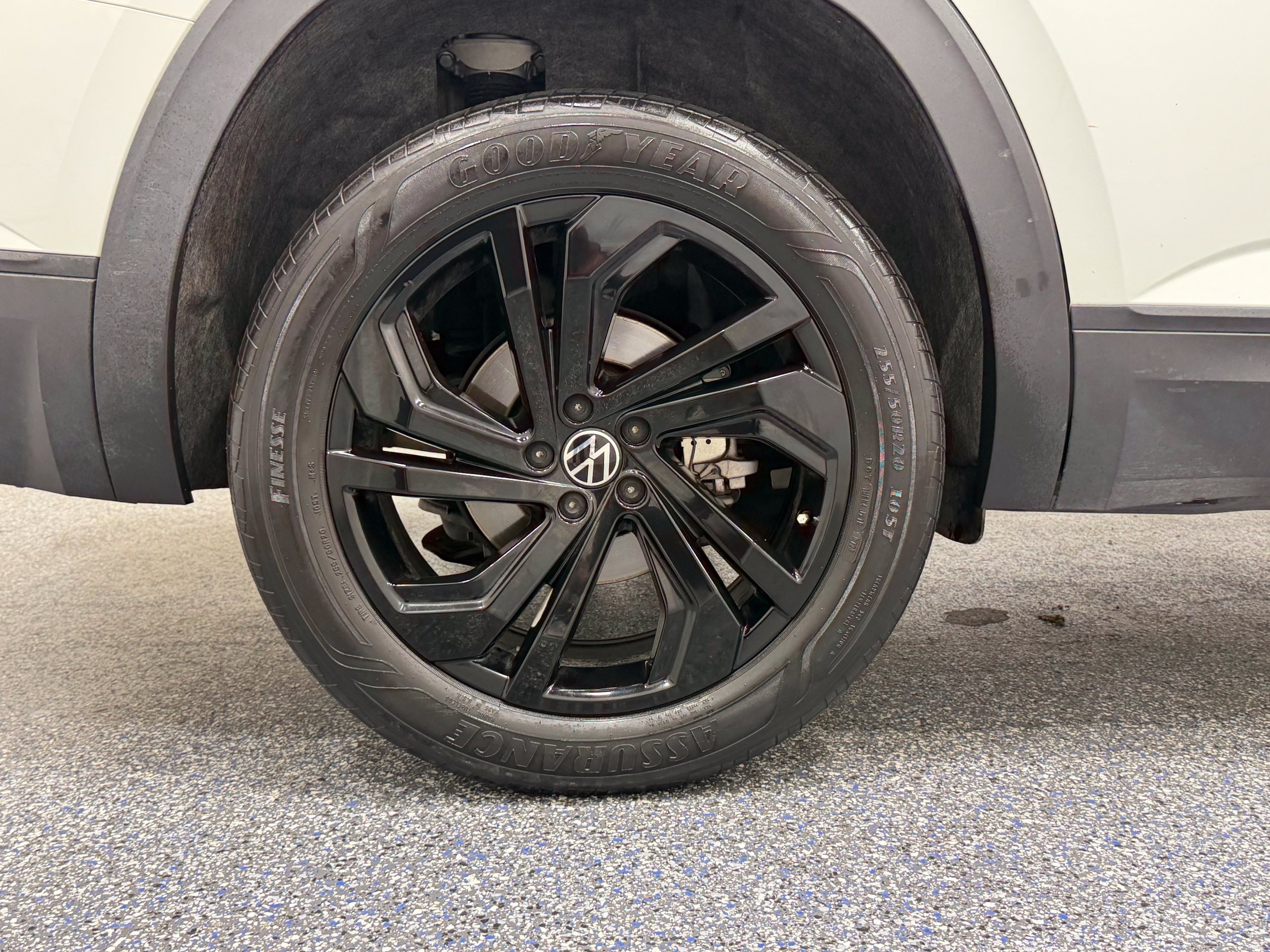 Certified 2023 Volkswagen Atlas SE w/ Black Wheel Package FWD image 14