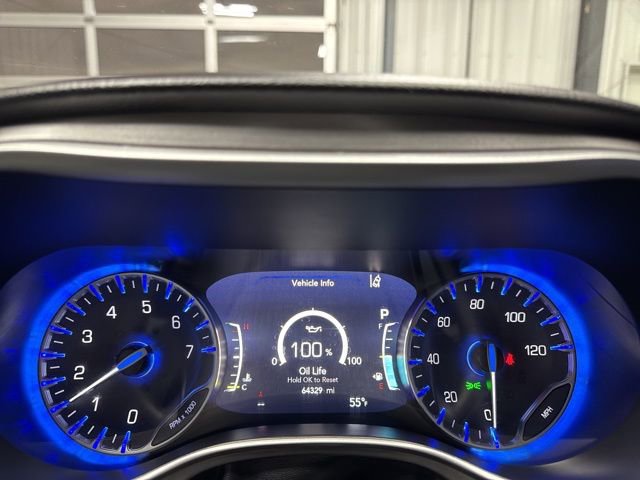 Used 2024 Chrysler Pacifica Touring-L image 8