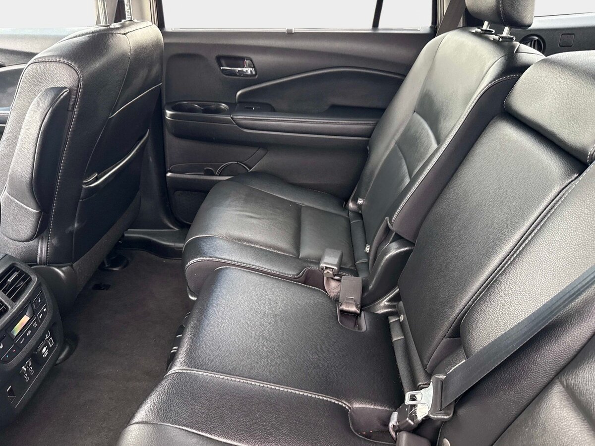 Used 2021 Honda Pilot Touring image 14