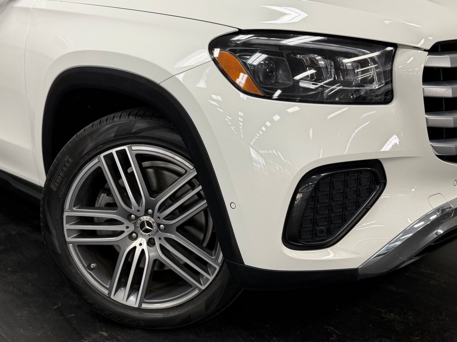 Used 2024 Mercedes-Benz GLS 450 4MATIC image 4