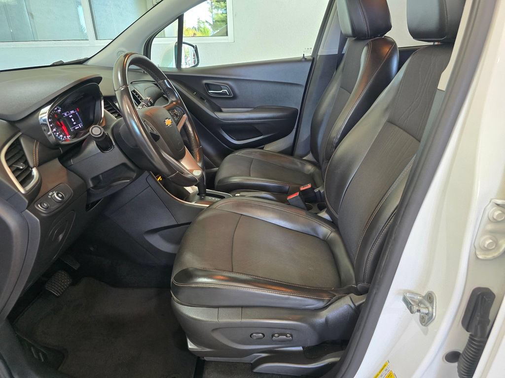 Used 2019 Chevrolet Trax LT w/ LT Convenience Package AWD/4WD image 23