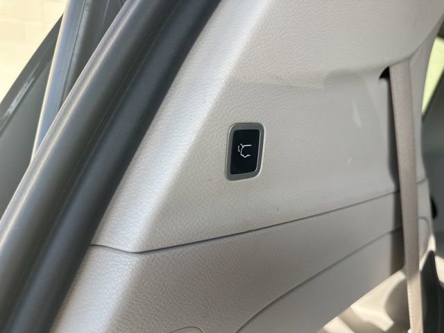 Used 2023 Chrysler Pacifica Touring-L image 17