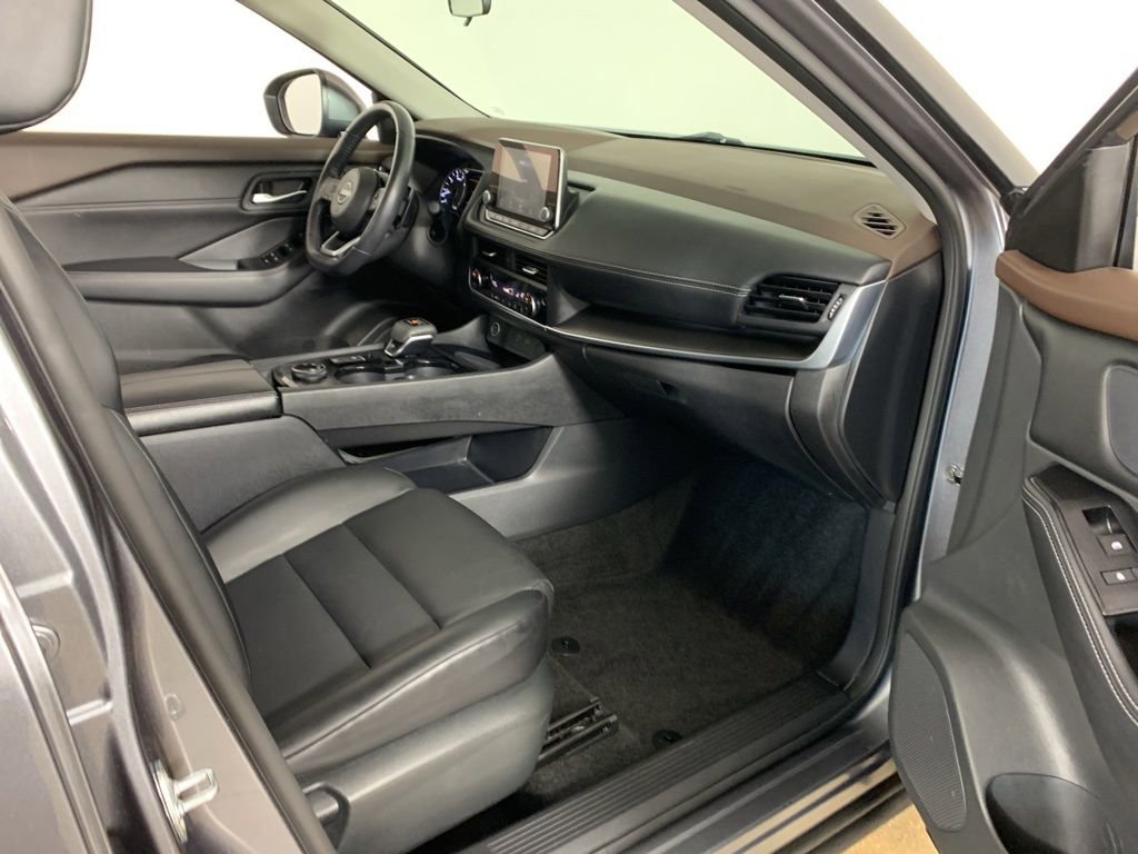 Used 2023 Nissan Rogue SV w/ SV Premium B Package image 39