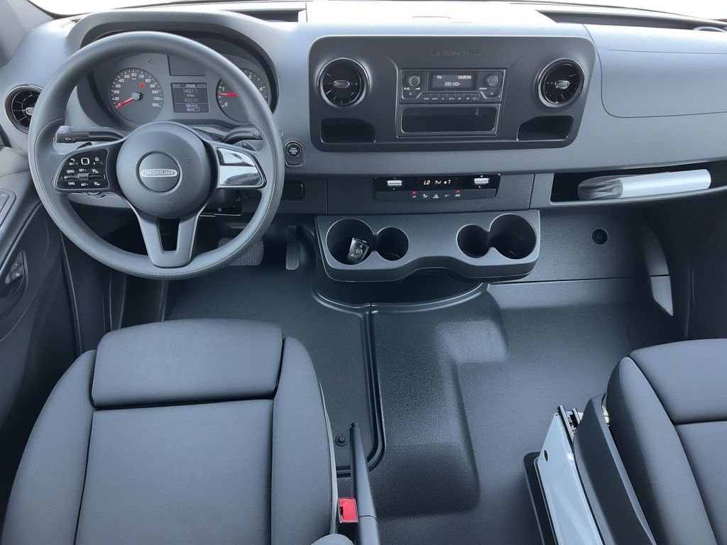 Used 2019 Freightliner Sprinter 2500 w/ Driver Convenience Package RWD image 5