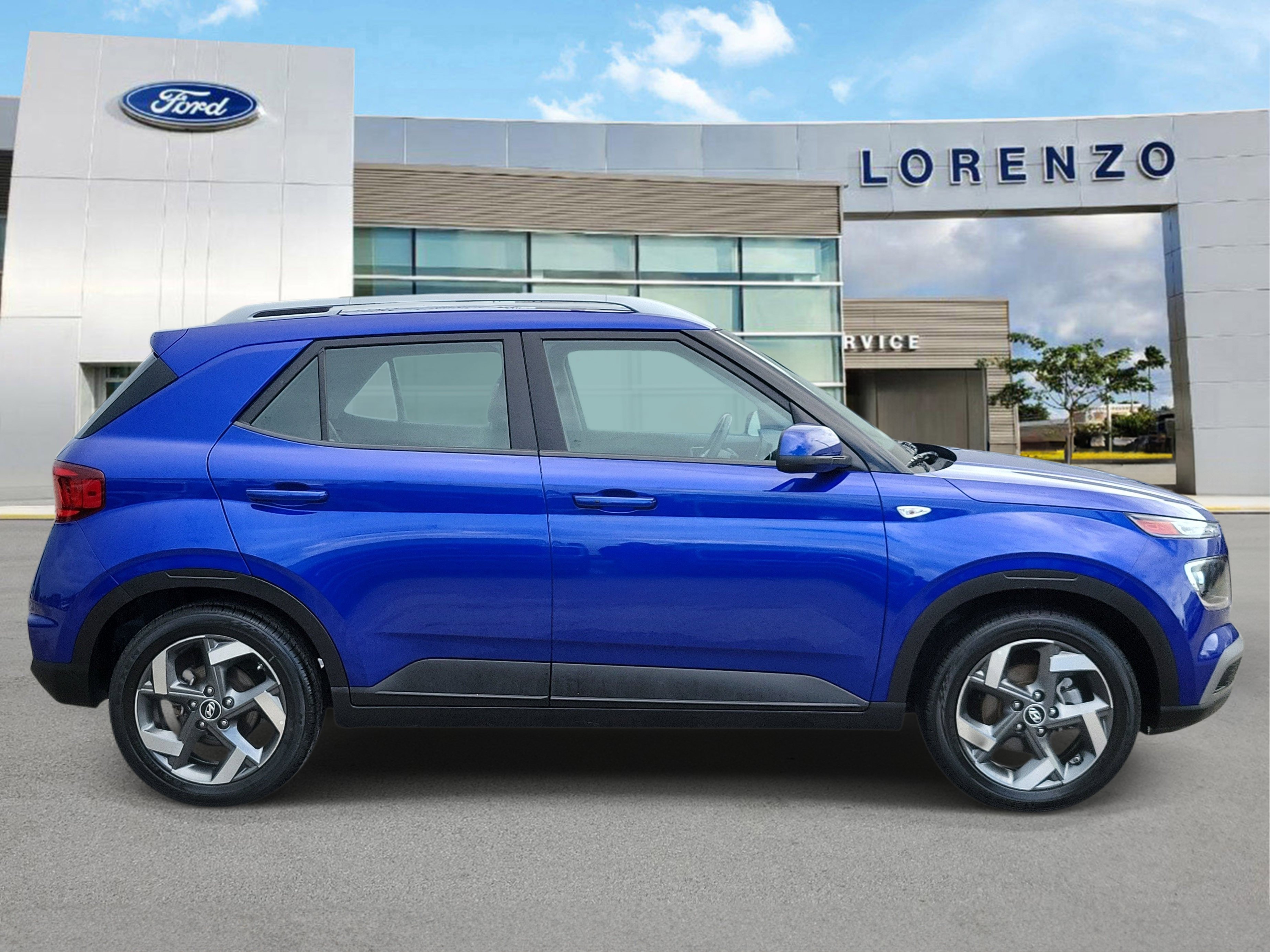 Used 2025 Hyundai Venue FWD image 4