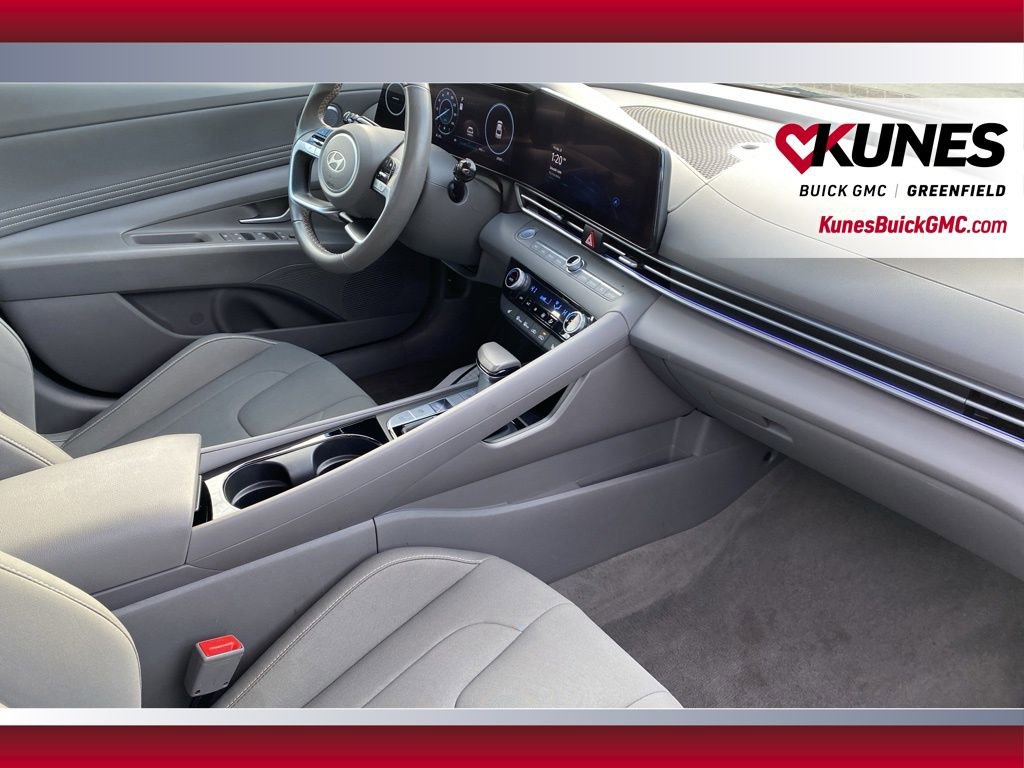 Used 2025 Hyundai Elantra SEL image 42
