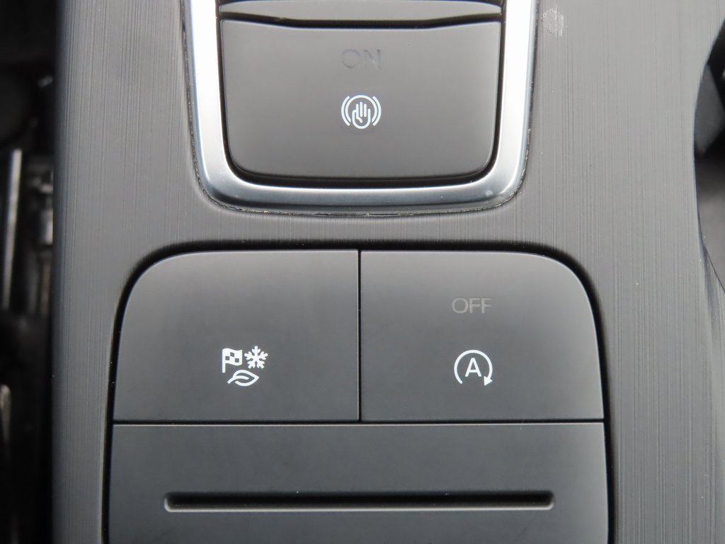 Used 2022 Ford Escape SEL image 9