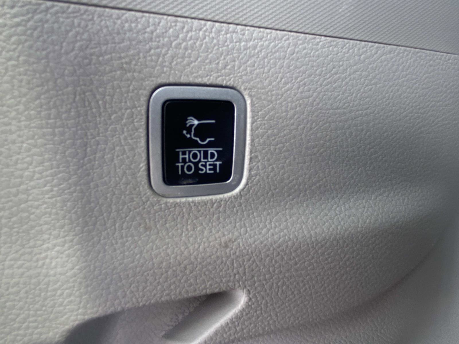 Used 2024 Jeep Wagoneer L 2WD image 6