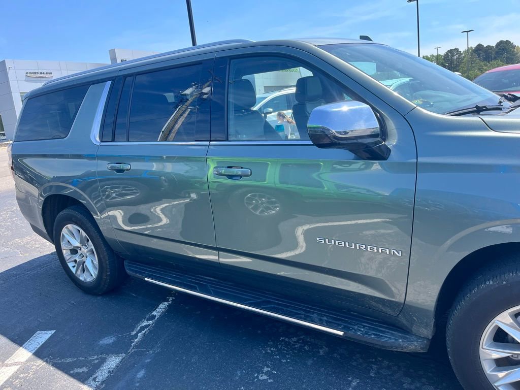 Used 2023 Chevrolet Suburban Premier image 8