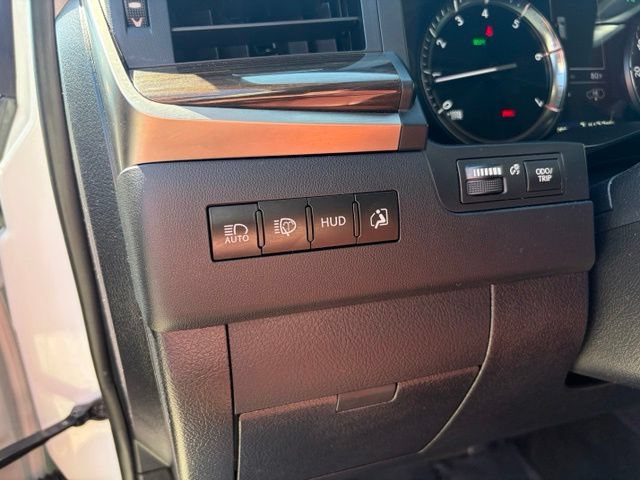 Used 2019 Lexus LX 570 4WD w/ Luxury Package image 22