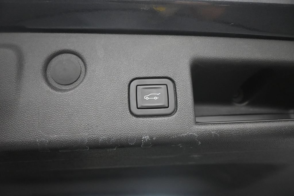Used 2023 Chevrolet Equinox RS w/ RS Leather Package FWD image 27