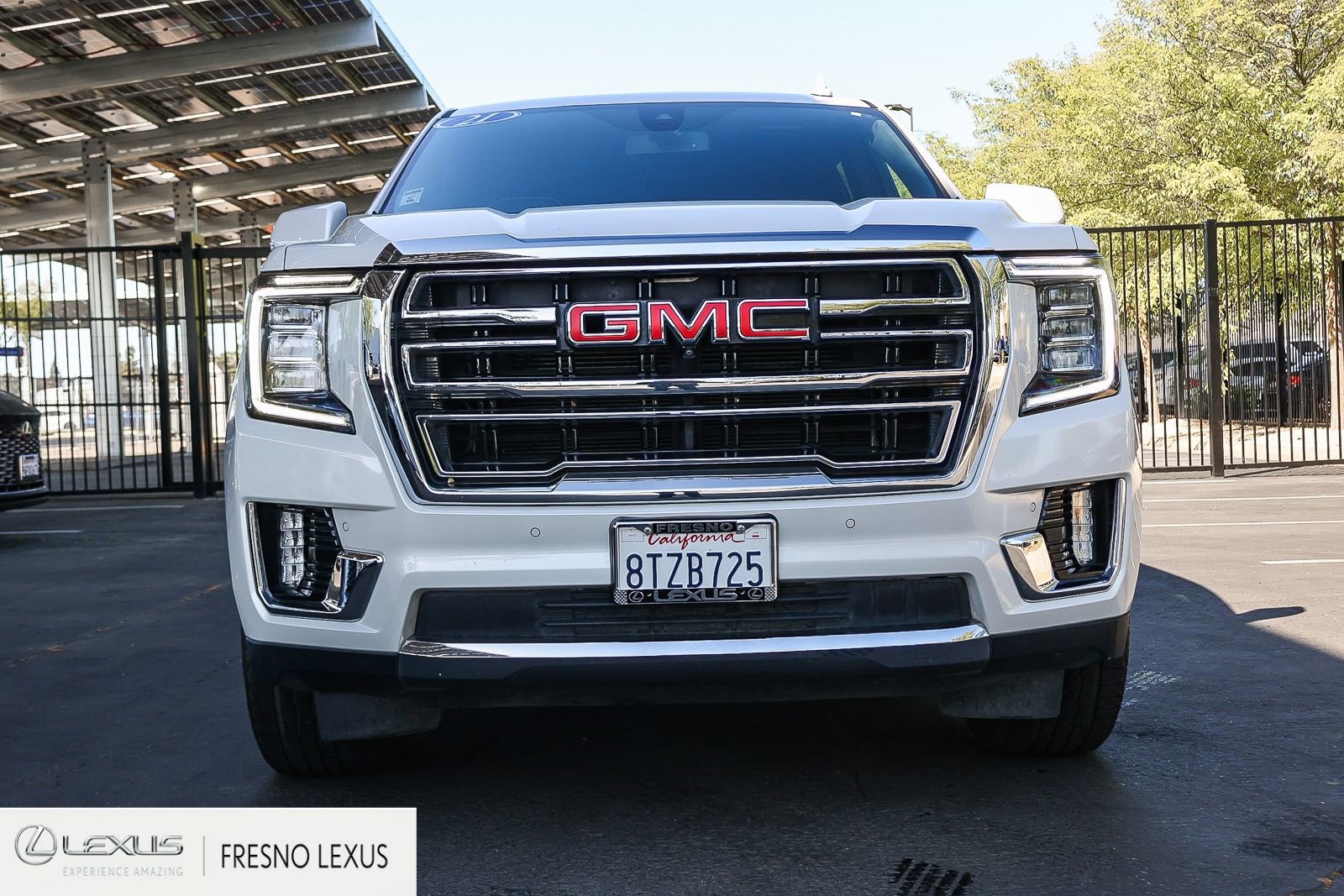 Used 2021 GMC Yukon XL SLT w/ SLT Luxury Plus Package image 2