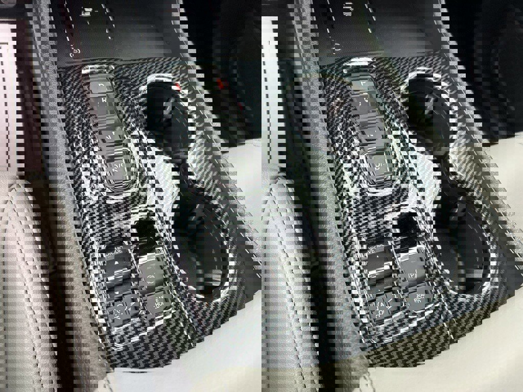 Used 2025 Honda Pilot Touring image 11