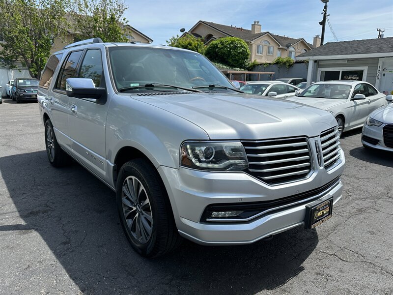 Used 2015 Lincoln Navigator 4WD image 3