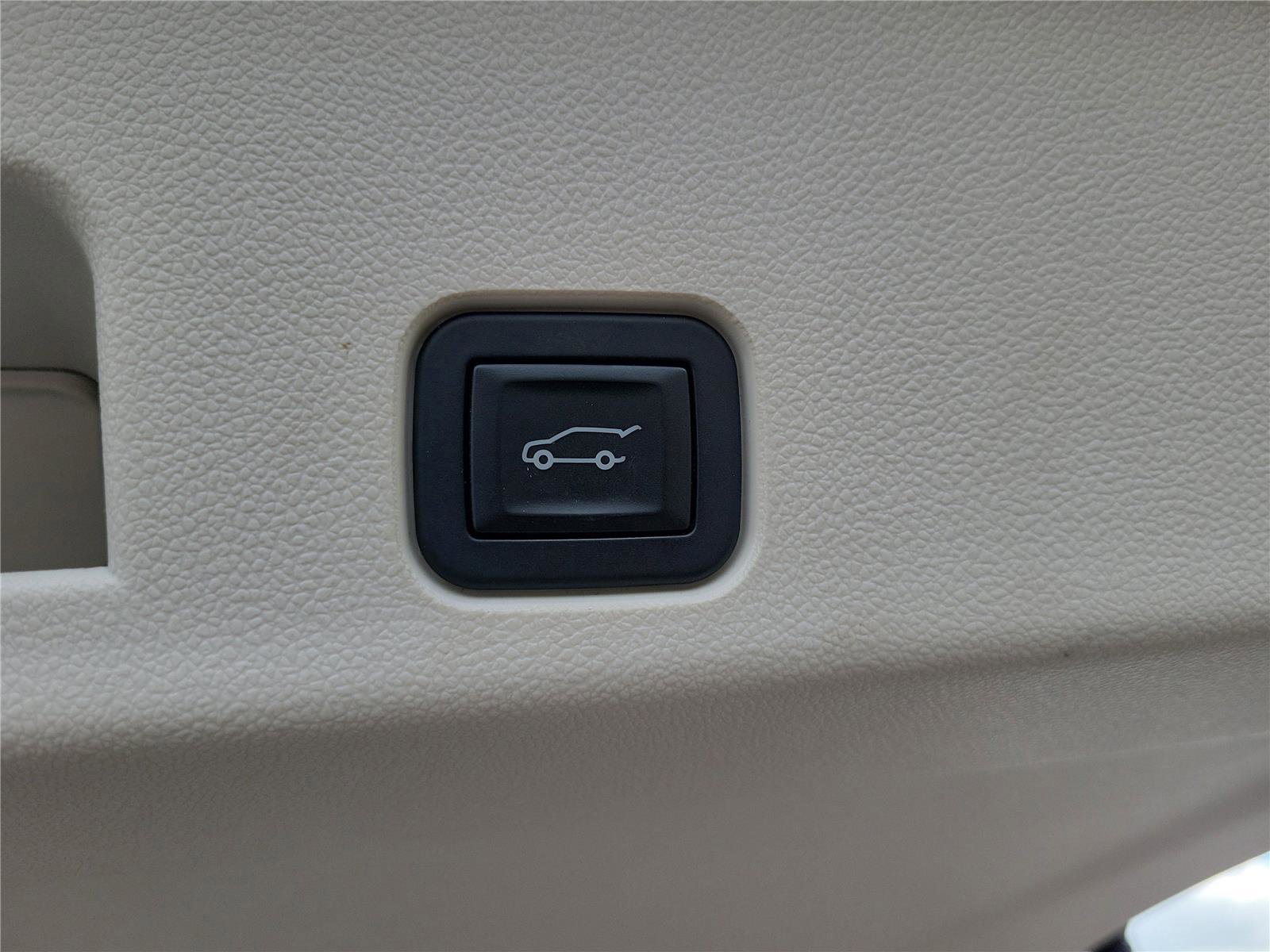 Used 2024 GMC Acadia Denali w/ LPO, Floor Liner Package AWD/4WD image 9