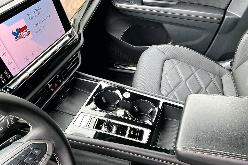 Used 2024 Volkswagen Atlas SE image 17