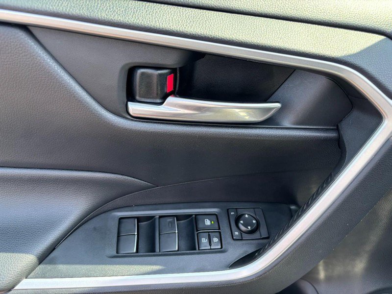 Used 2020 Toyota RAV4 XLE Premium FWD image 10