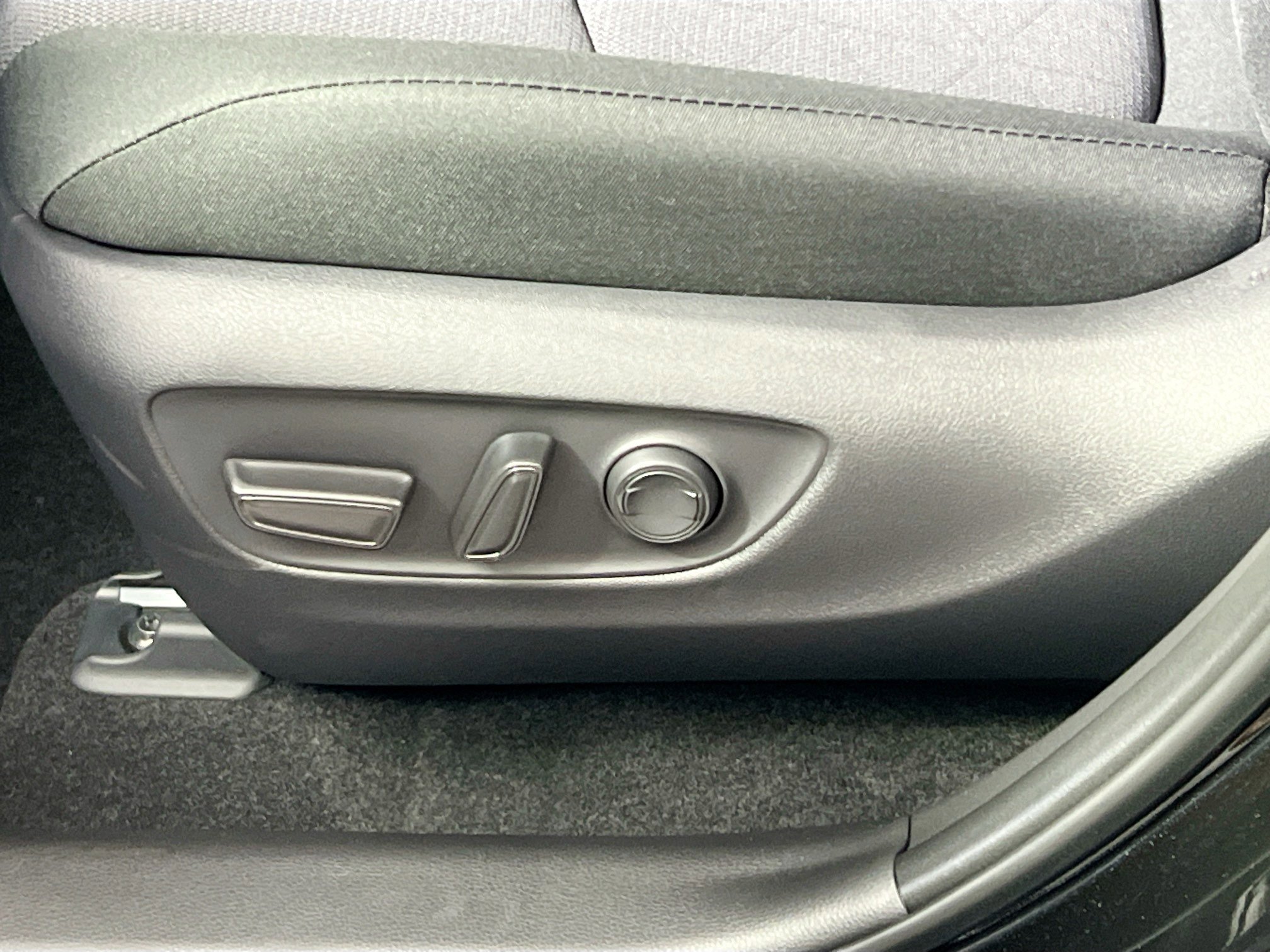 New 2025 Toyota RAV4 XLE image 15