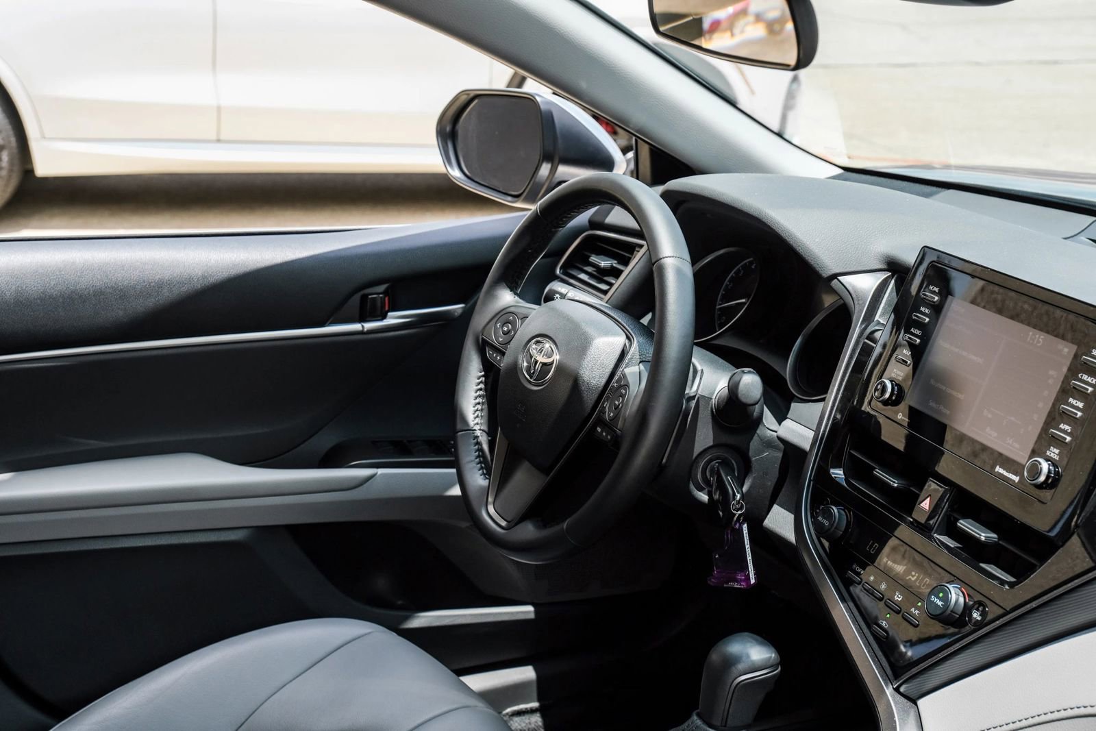 Used 2023 Toyota Camry SE FWD image 19