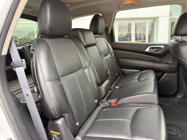 Used 2017 Nissan Pathfinder Platinum w/ Cargo Package image 21