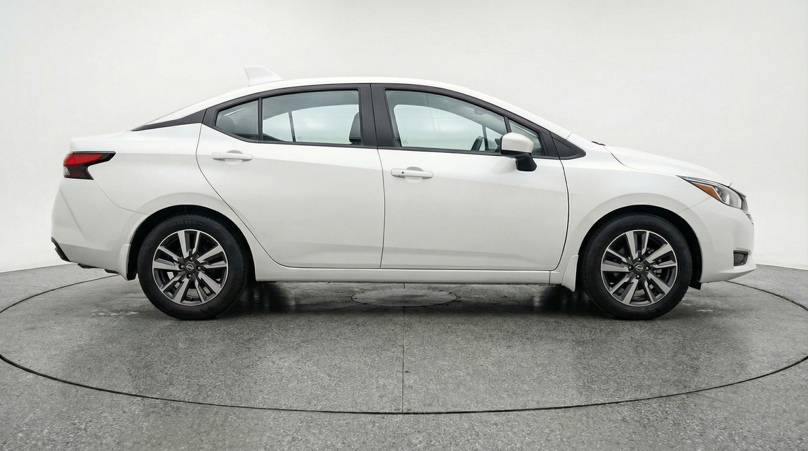 Used 2025 Nissan Versa SV image 11