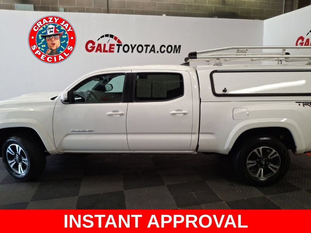 Used 2017 Toyota Tacoma TRD Sport w/ Tow Package AWD/4WD image 9