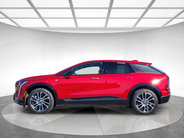 Certified 2025 Cadillac Optiq Sport 2 w/ LPO, Floor Liner Package AWD/4WD image 7