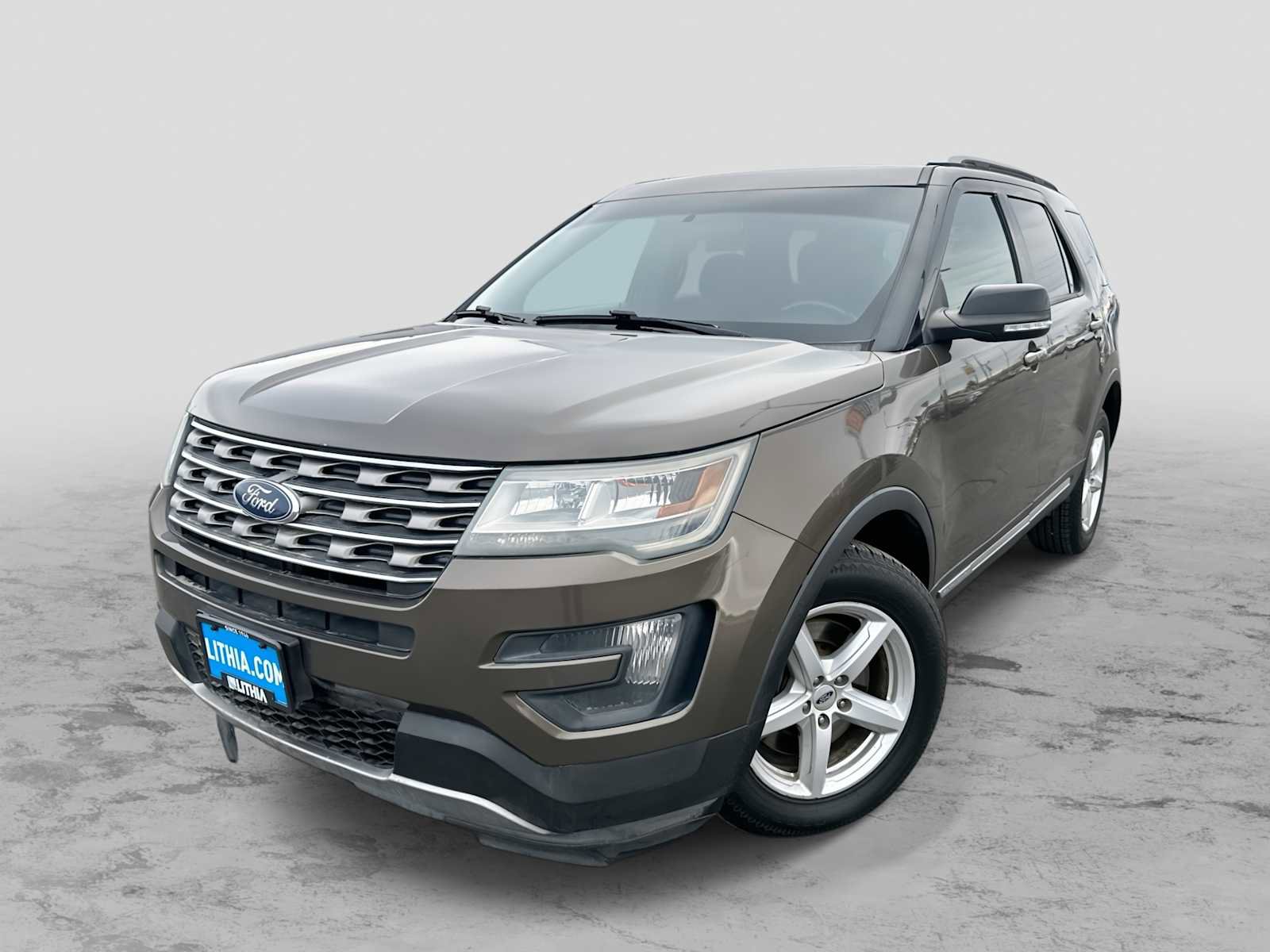 Used 2016 Ford Explorer XLT image 1