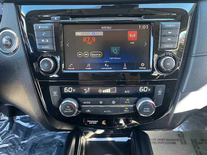 Used 2020 Nissan Rogue SV image 16