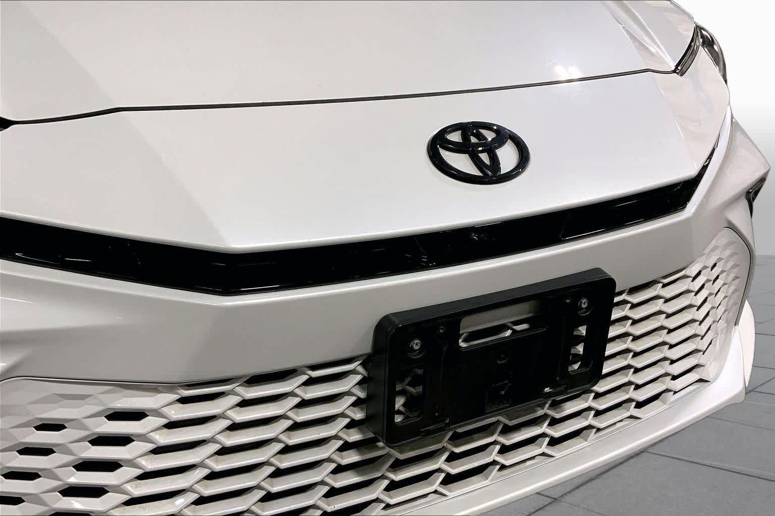 Used 2025 Toyota Camry XSE AWD/4WD image 30