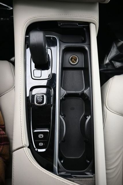 Used 2024 Volvo XC90 T8 Plus image 36