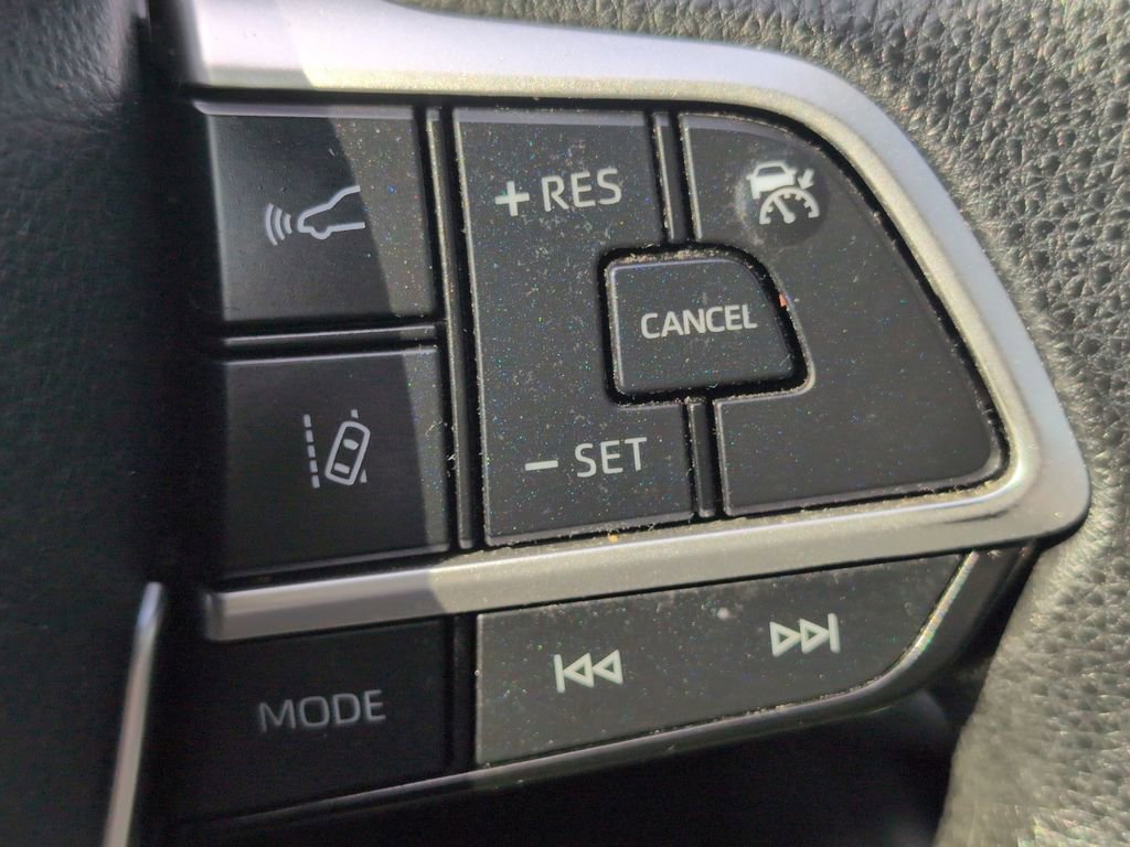 Used 2023 Toyota Highlander L image 28