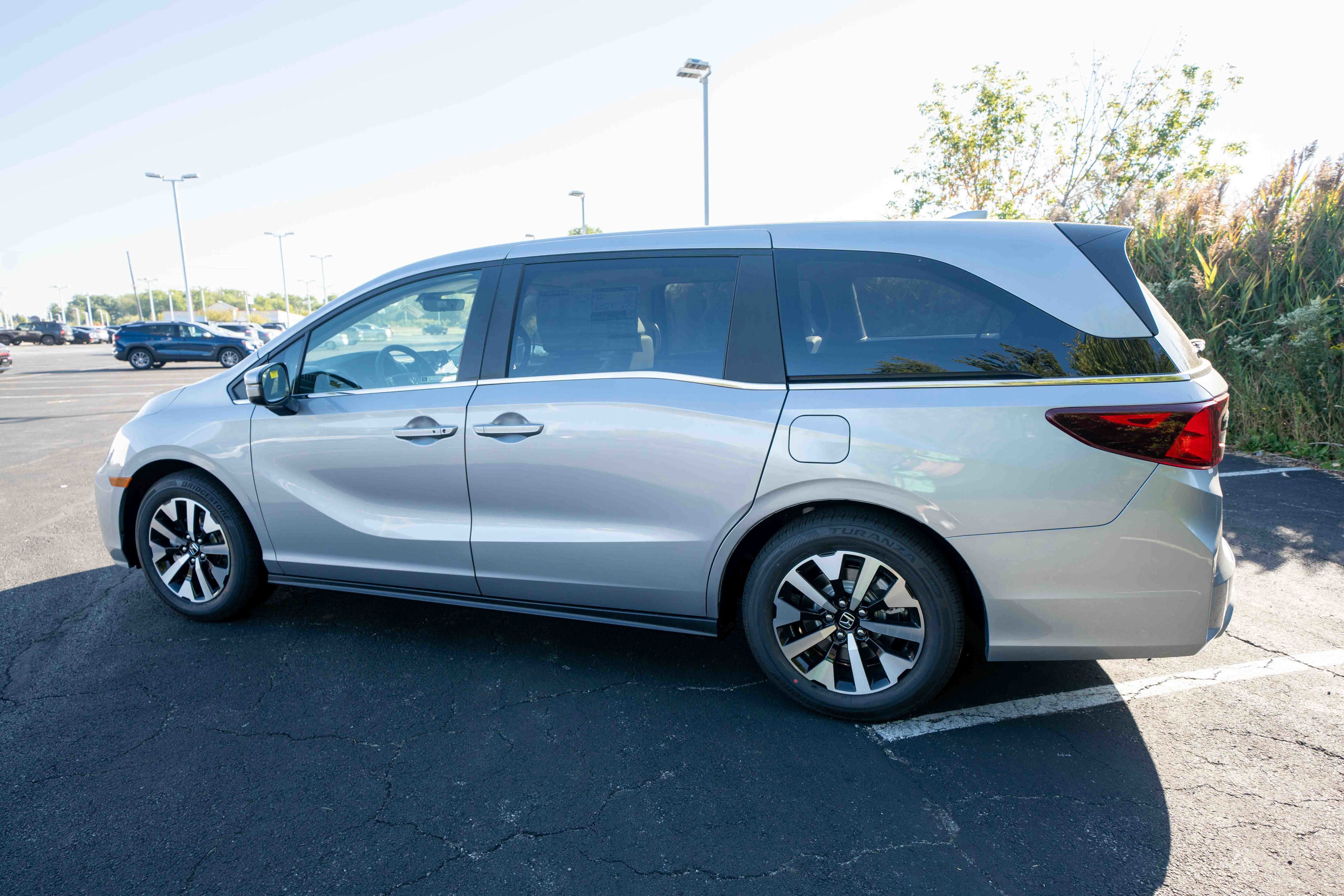 New 2026 Honda Odyssey EX-L image 4