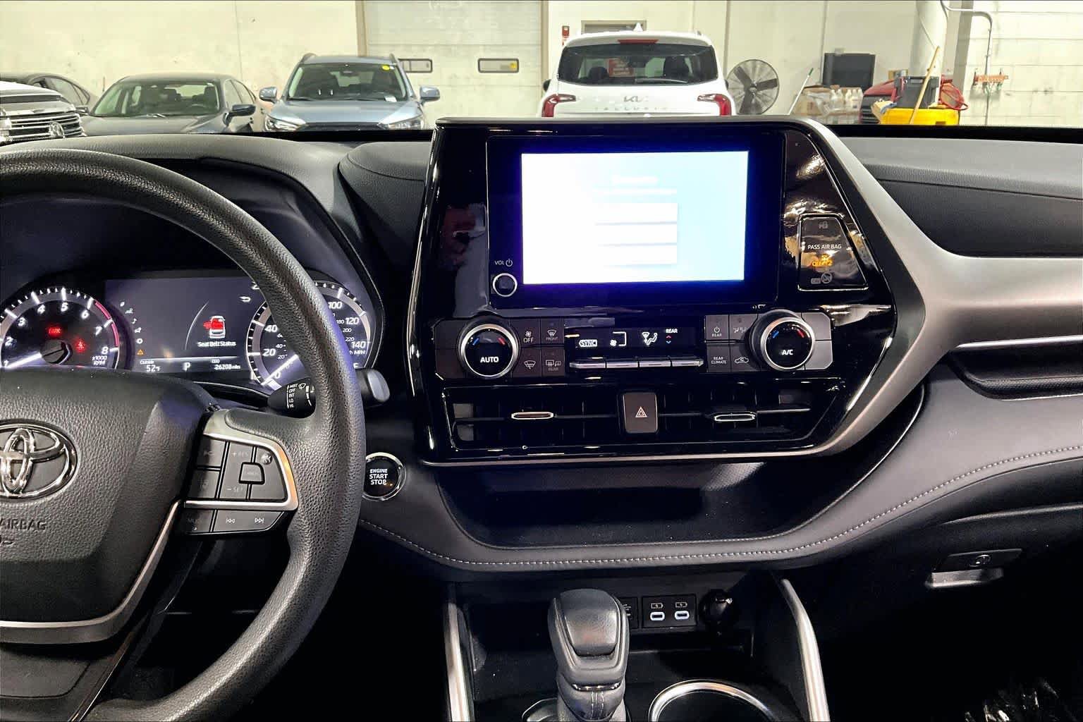 Used 2023 Toyota Highlander L AWD/4WD image 7