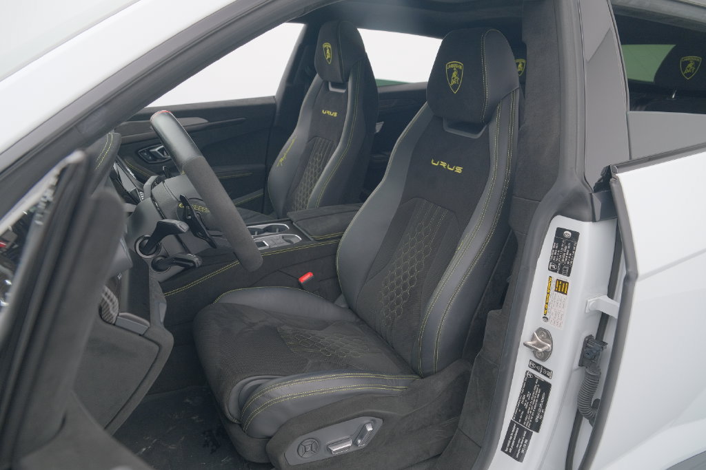 Used 2024 Lamborghini Urus Performante AWD/4WD image 13