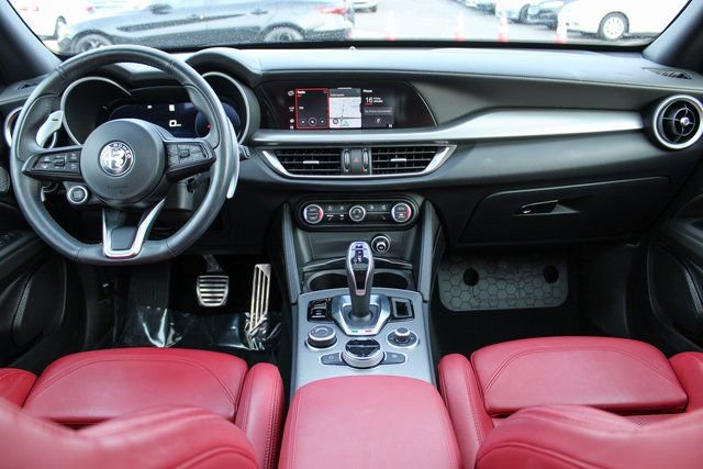 Used 2024 Alfa Romeo Stelvio Veloce image 17