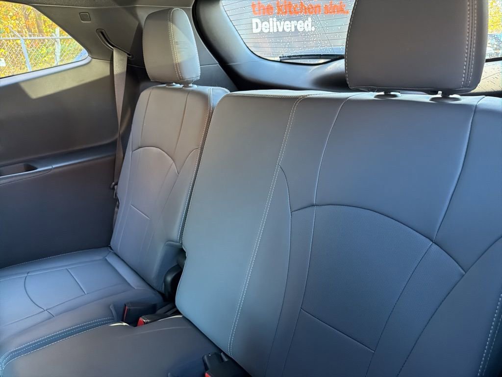 Used 2023 Buick Enclave Essence image 35