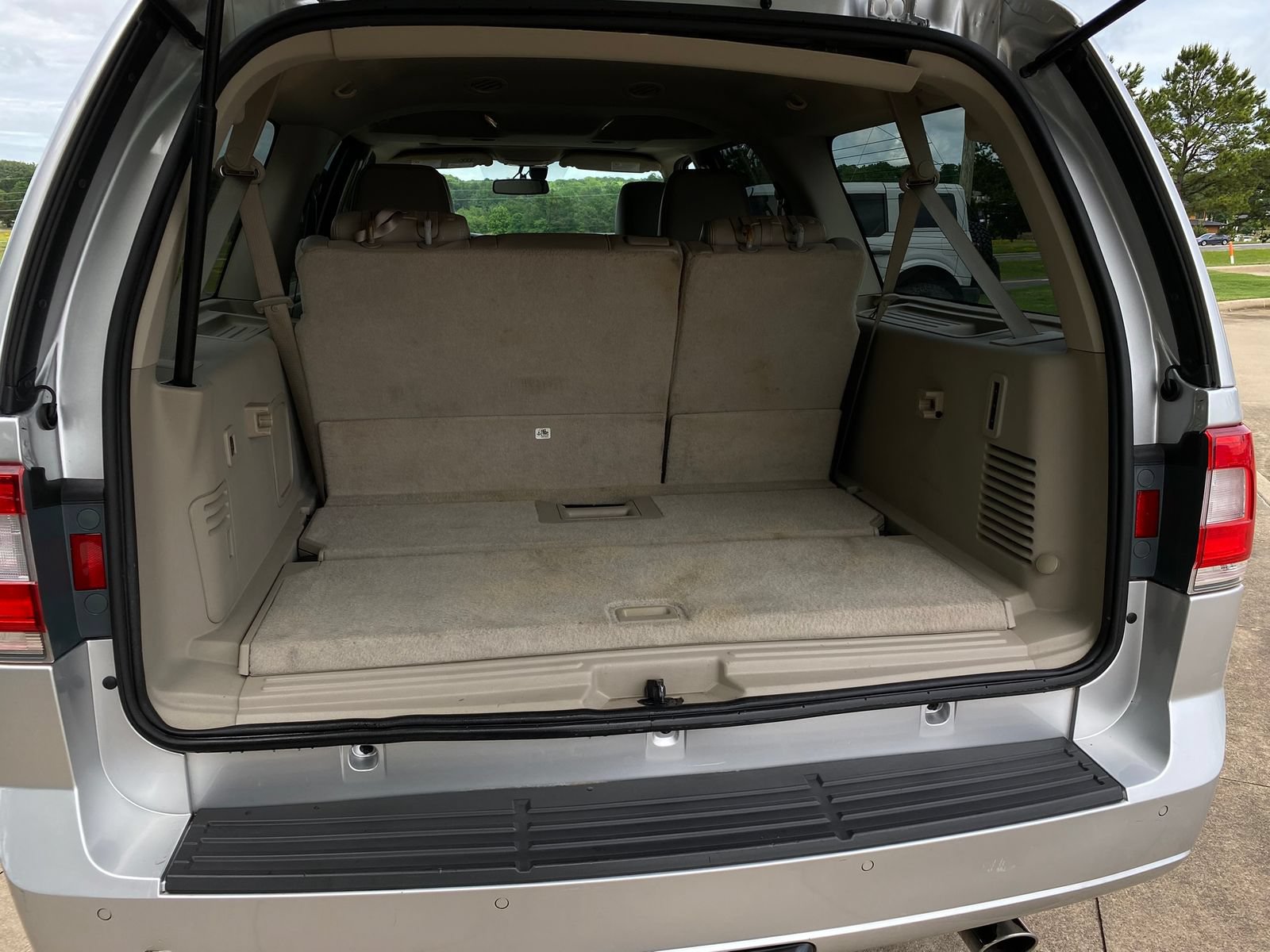 Used 2017 Lincoln Navigator L Select RWD image 32