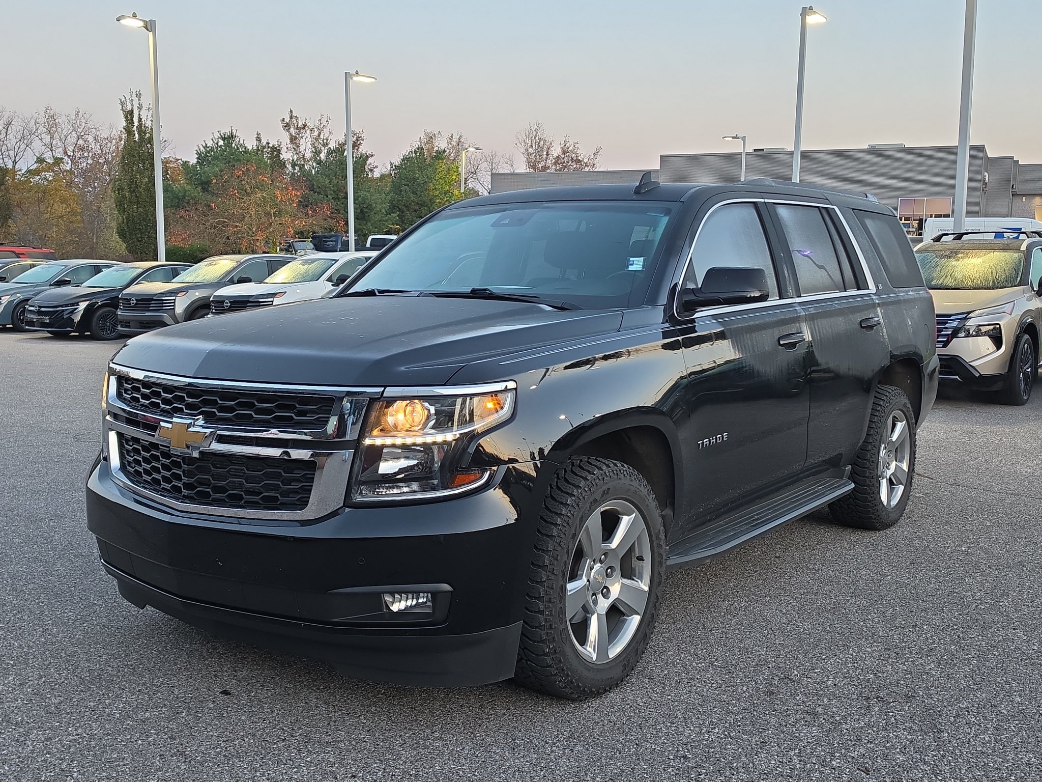Used 2016 Chevrolet Tahoe LT w/ Luxury Package AWD/4WD image 3