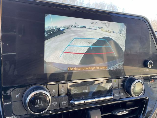 Used 2023 Toyota Highlander XLE image 32