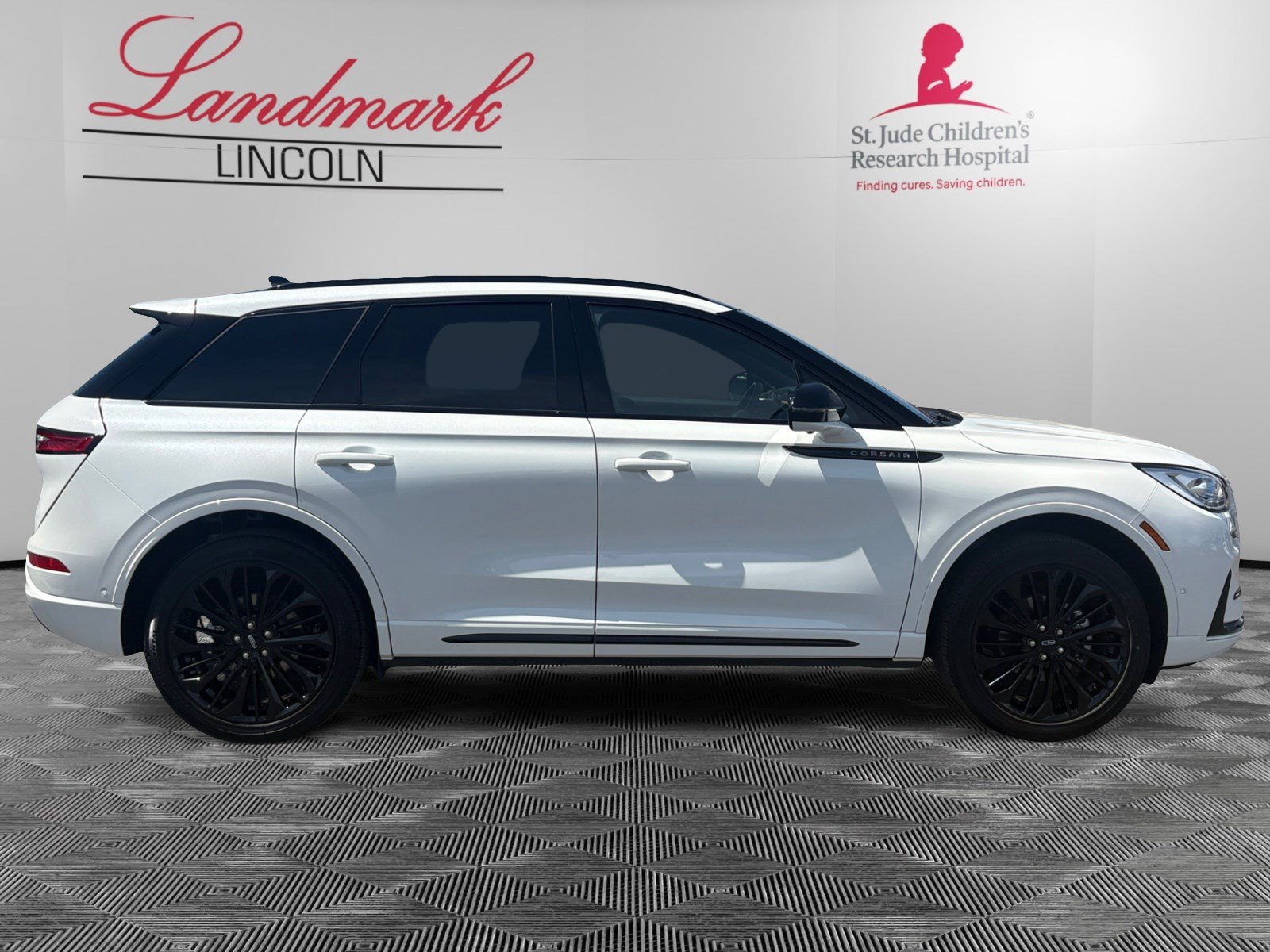 Certified 2024 Lincoln Corsair Reserve w/ Equipment Group 202A AWD/4WD image 6