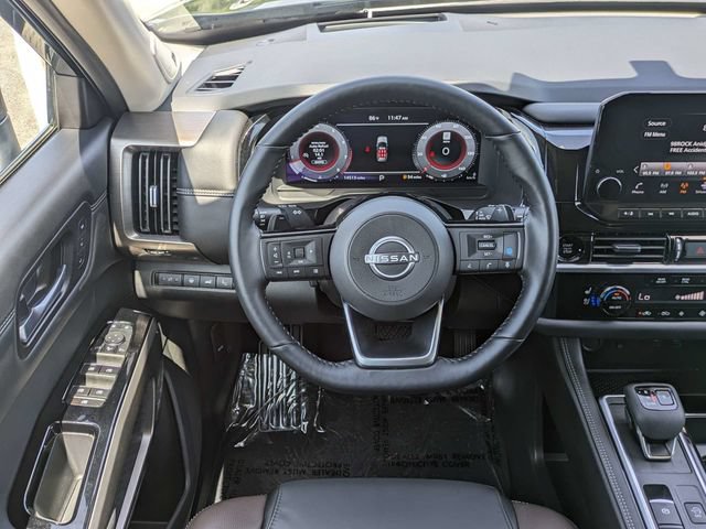 Used 2025 Nissan Pathfinder Platinum w/ Cargo Package AWD/4WD image 18