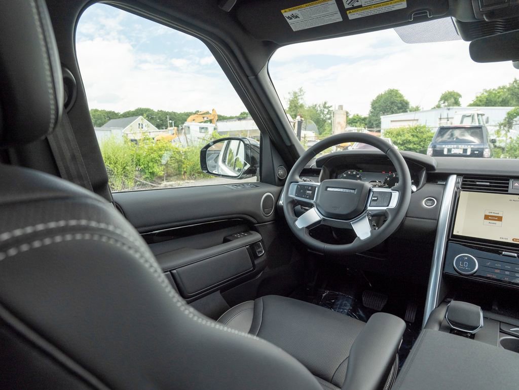 New 2025 Land Rover Discovery S image 17